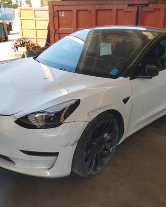 Pezzi per Tesla Model 3 2021 (KM 60000)