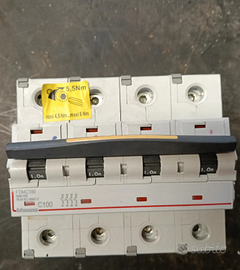 Interruttore magnetotermico