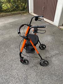 deambulatore 4 ruote con sedile