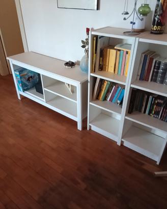 piccola libreria   e tavolo basso da divano 