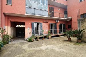 CASA DI CORTE A SUCCIVO