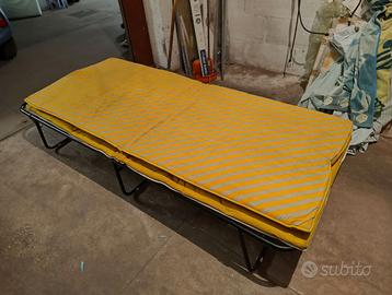 Letto pieghevole con doppio materasso
