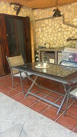 Tavolo e sedie da giardino