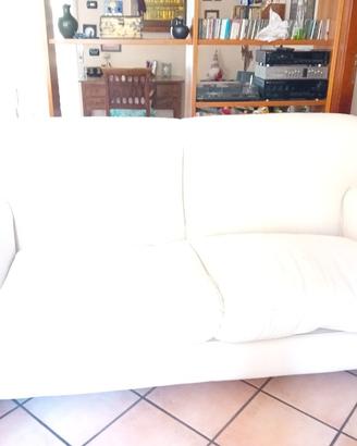 DIVANO DI FALEGNAMERIA