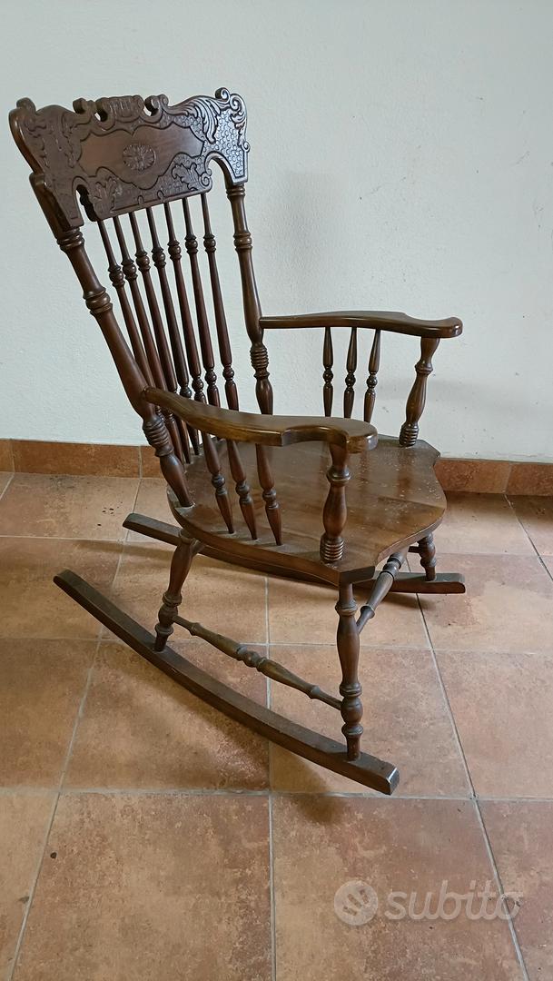 Sedie A Dondolo In Legno Usate Poltrona Antica Usata Poltrona