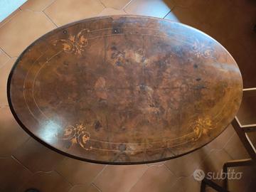 Tavolino antico in legno con rotelle 