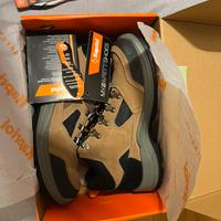 Scarpe da lavoro e guanti