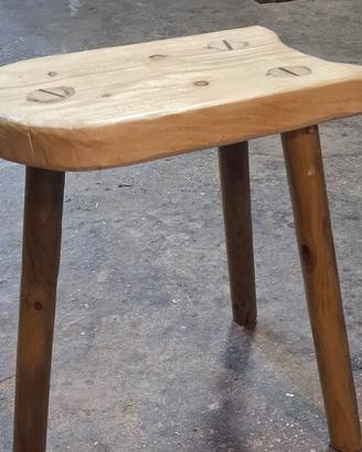 sgabello in legno 