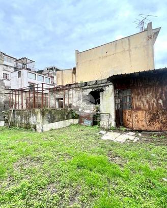 4 LOCALI A NAPOLI