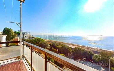 VIA NIZZA- TRILOCALE FRONTE MARE CON POSTO AUTO PR