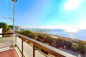 VIA NIZZA- TRILOCALE FRONTE MARE CON POSTO AUTO PR