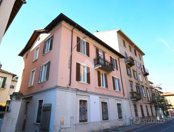 3 LOCALI A COMO