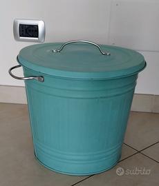 Secchio con coperchio in metallo verniciato