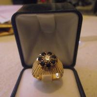 Anello in oro con brillante e zaffiri