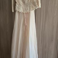 abito da sposa tonalità del rosa con strascico 