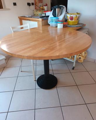 tavolo a forma di fischietto