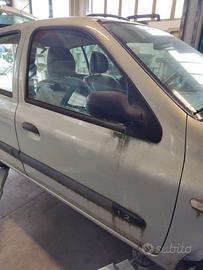 Porta anteriore dx nuda RENAULT CLIO del 2004