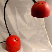 lampade vintage. una rossa e una bianca