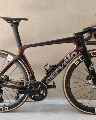 bici da corsa in carbonio di importazione.
