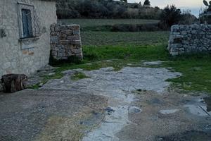 Casa antica rustico con piccolo terreno