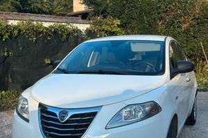 LANCIA Y doppia alimentazione del 2015