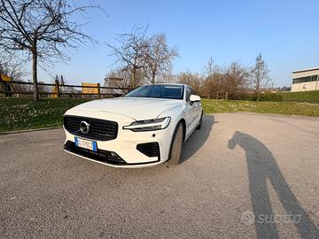 Volvo V60 2.0 T6 Plug-in Hybrid Business Plus AWD