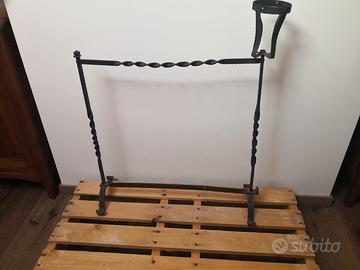 Porta attrezzi da camino originale e antico.