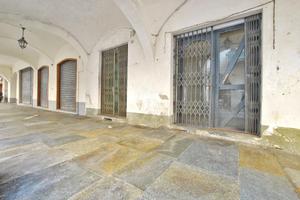 NEGOZIO A CRESCENTINO