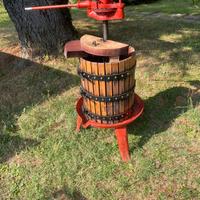 Torchio a leva per vino