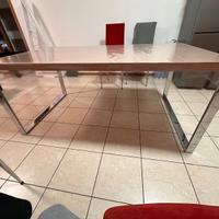 Tavolo da pranzo in legno moderno