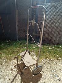 carrello vintage con ruote in metallo 