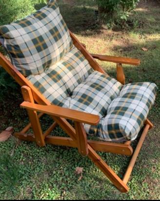 Sedia sdraio reclinabile in legno con cuscino