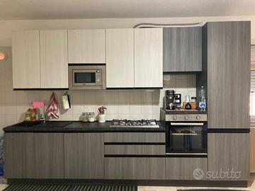 Cucina da 3,6 m + elettrodomestici, tavolo e sedie