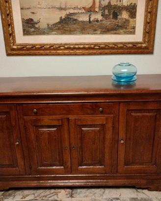 Credenza classica in noce con 4 ante e cassettone