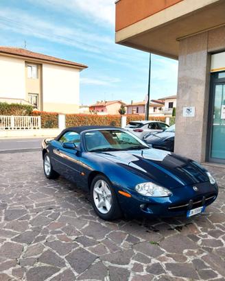Jaguar XK8 Convertible 4.0
