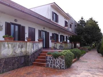 Villa con due appartamenti a napoli