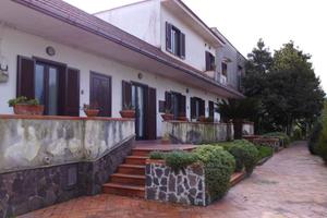 Villa con due appartamenti a napoli