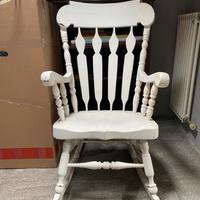 Sedia a dondolo in legno massello