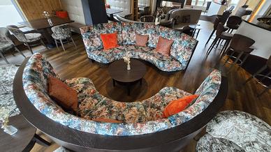 Mobile intero con divanetti