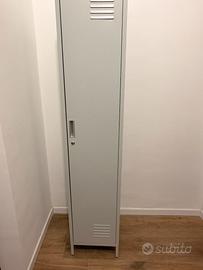 Armadietto mettallico con serratura