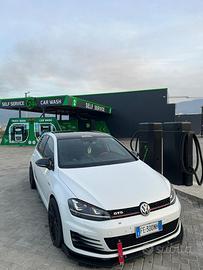 2015 Volkswagen golf •Hatchback•247.000 chilometri