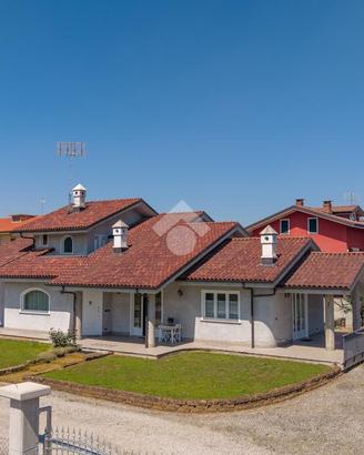 VILLA SINGOLA A BUSCA