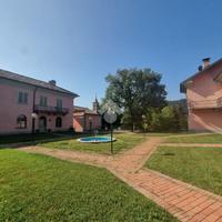 VILLA A SCHIERA A GASSINO TORINESE