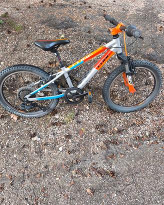 MTB bambino Cube Acid 200