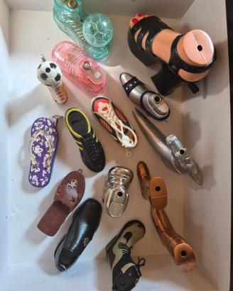 COLLEZIONE DI 15 ACCENDINI A FORMA DI SCARPE –