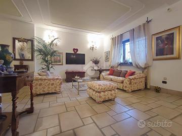 VILLA A SCHIERA A FOGGIA