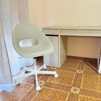 Scrivania e sedia nuovi