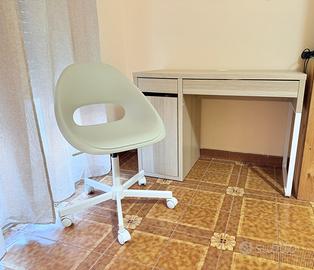 Scrivania e sedia nuovi