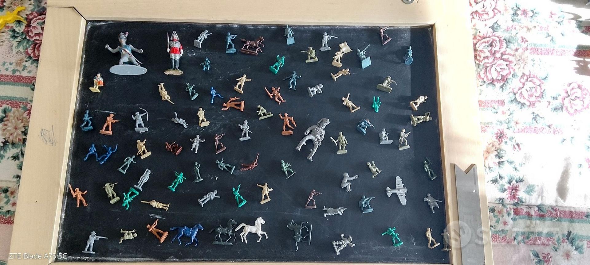 soldatini in plastica anni 80 con mezzi - Collezionismo In vendita a Cuneo
