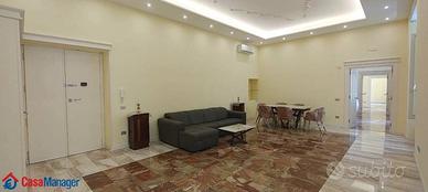 Appartamento di 180 m² con più di 5 locali a Napol